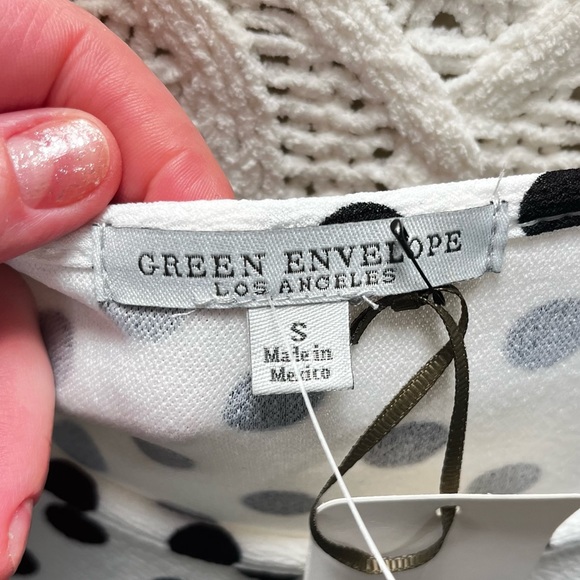 NWT GREEN ENVELOPE | Short Sleeve Women's Top White Black Polka Dot S - Picture 4 of 5